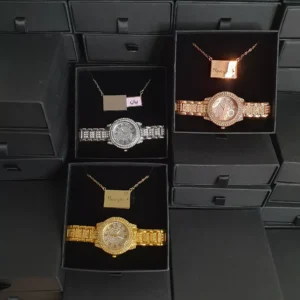 Geschenkset Armbanduhr und Halskette mit aufgedrucktem Namen