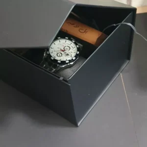 صندوق هدايا اسود مع مغناطيس