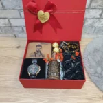 ⁦بوكس هدية للرجال جزدان وعطر وساعة ومسبحة⁩ - الصورة ⁦2⁩